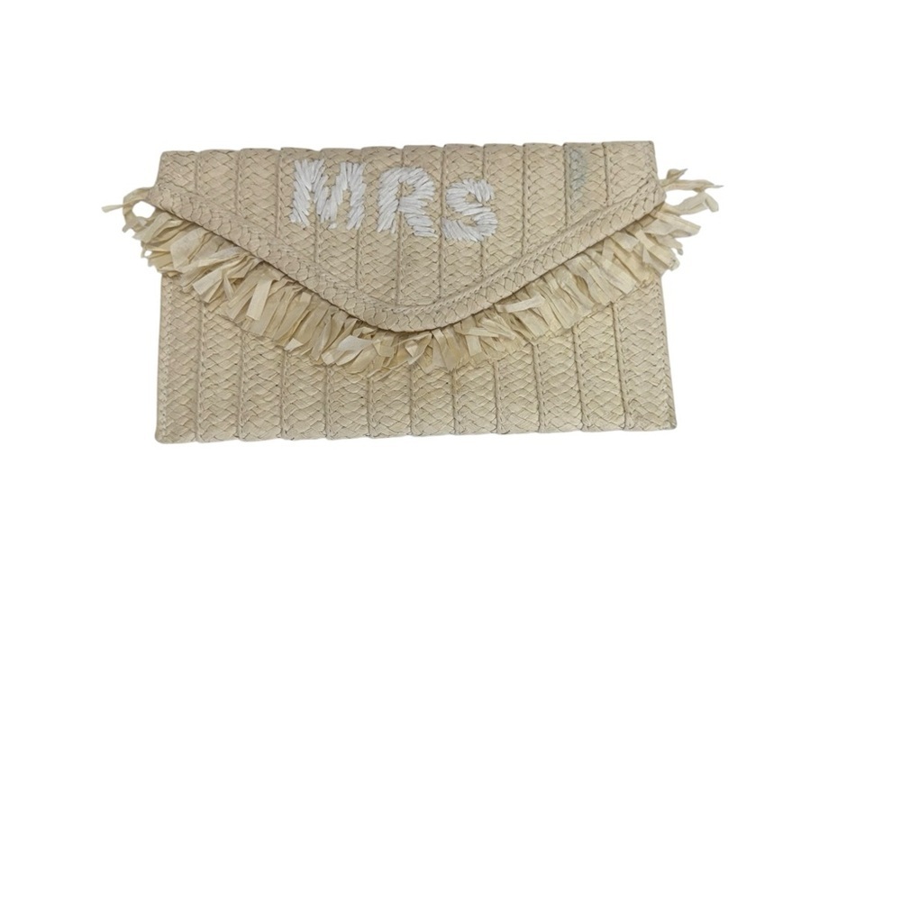 BTB Los Ángeles.Elegant Tan Raffia Clutch with Fringe
